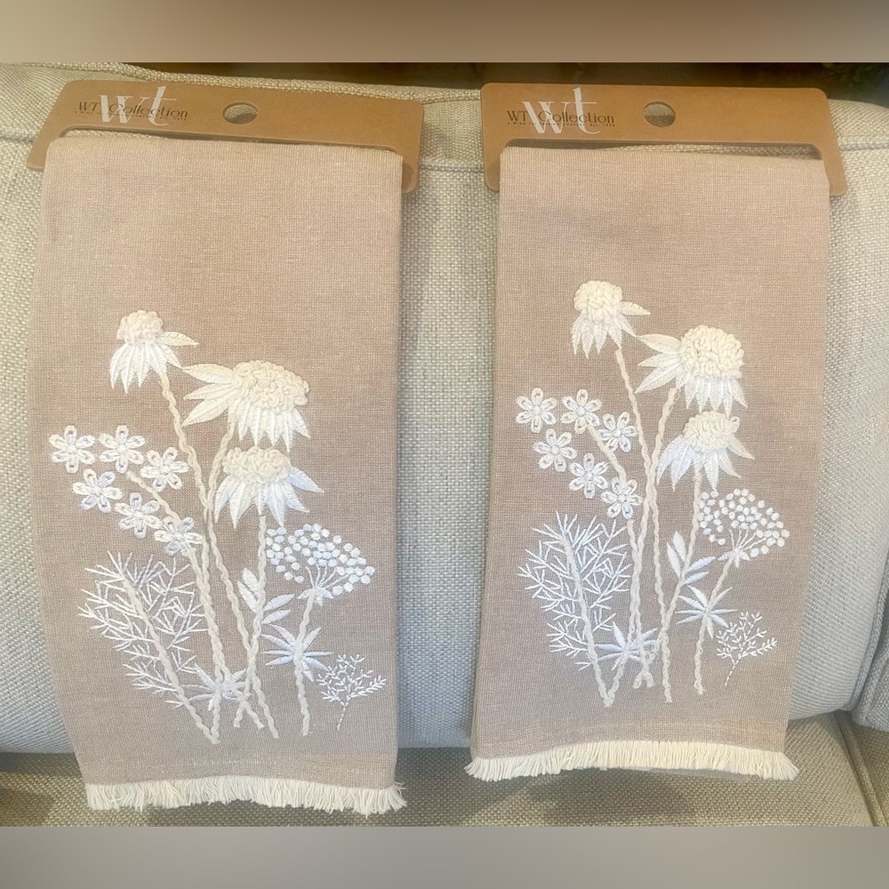 Elegant Floral Embroidered Linen “Daisy” Tea Towels